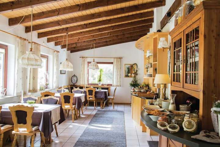 Dining 8 of 8
