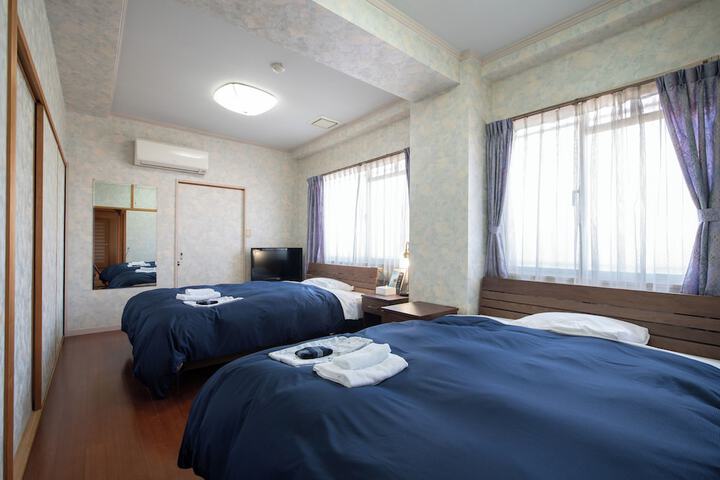 Room 27 of 84