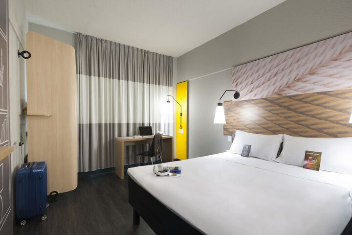 Room 7 of 37