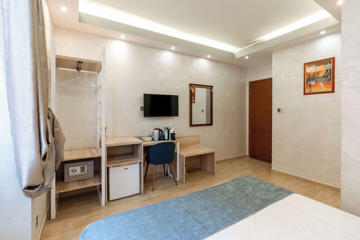 Room 7 of 32