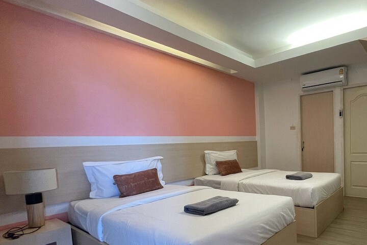 Room 52 of 76