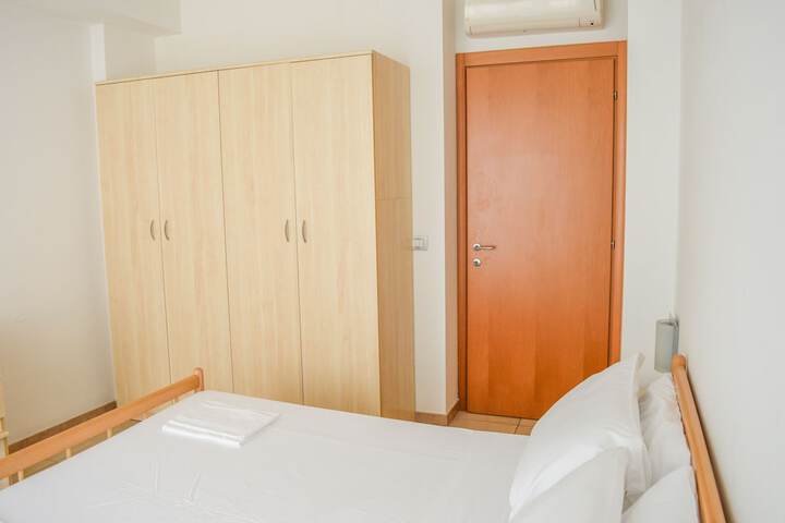 Room 10 of 208
