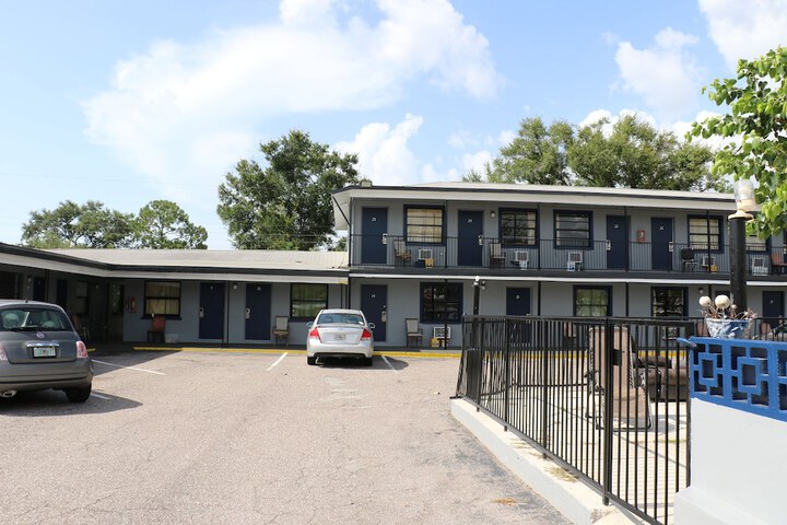 Dunedin Cove Motel in Dunedin, FL