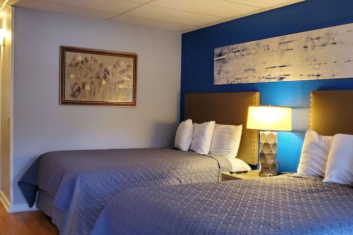 Room 10 of 83