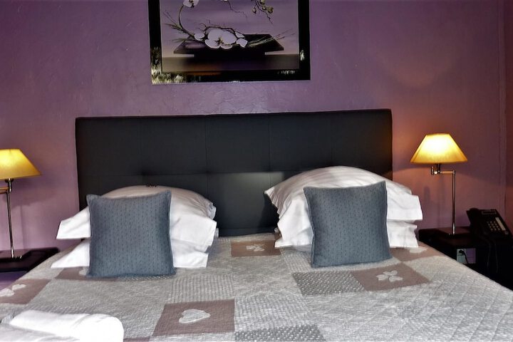 Room 10 of 77