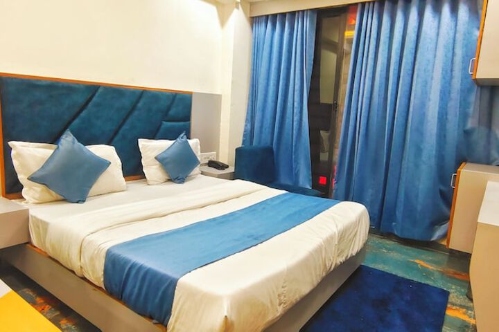Room 11 of 15