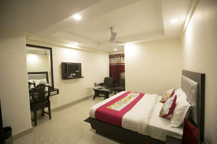 Room 5 of 13