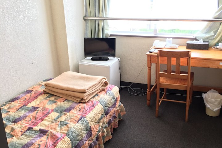 Room 8 of 38