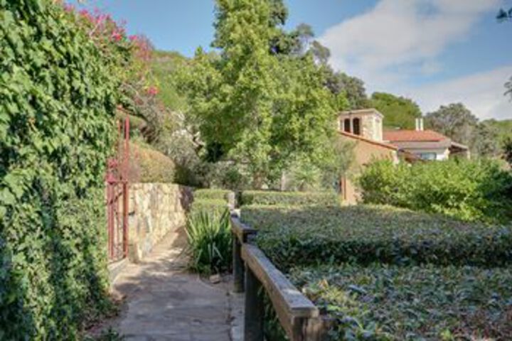 Hotel Exterior 9 of 35