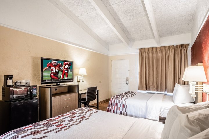 Room 8 of 35