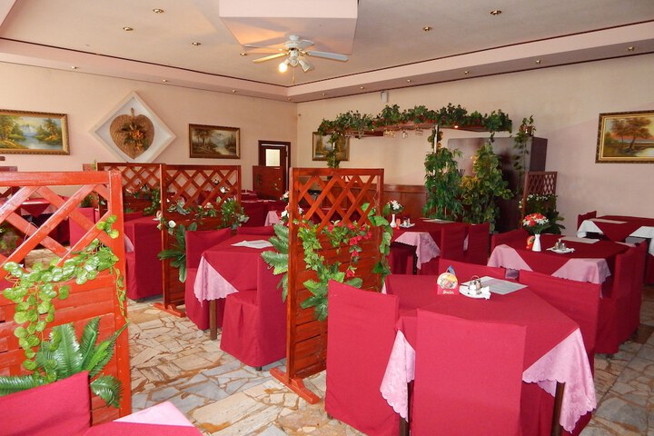 Dining 49 of 76