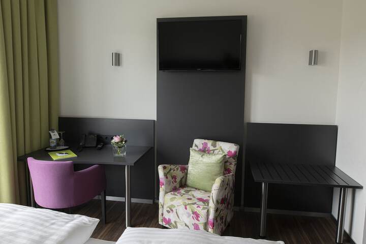 Room 27 of 73