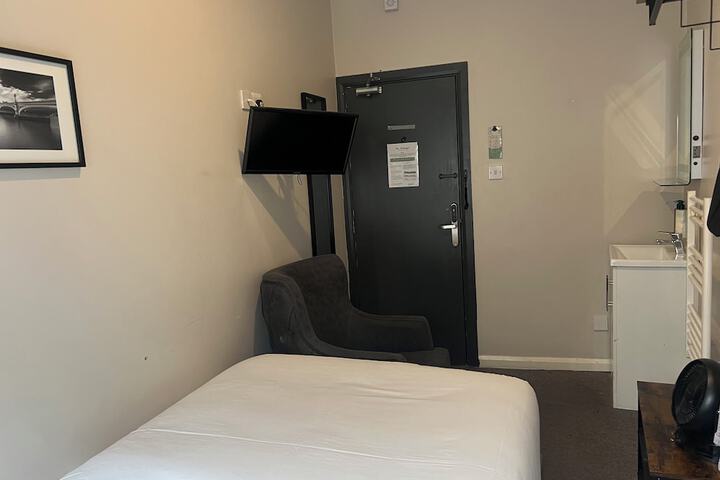 Room 36 of 43