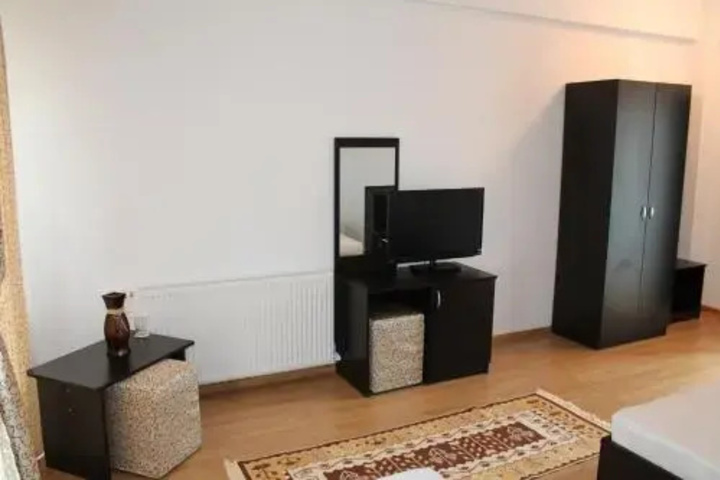 Room 4 of 11