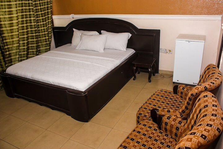Oakland Suites