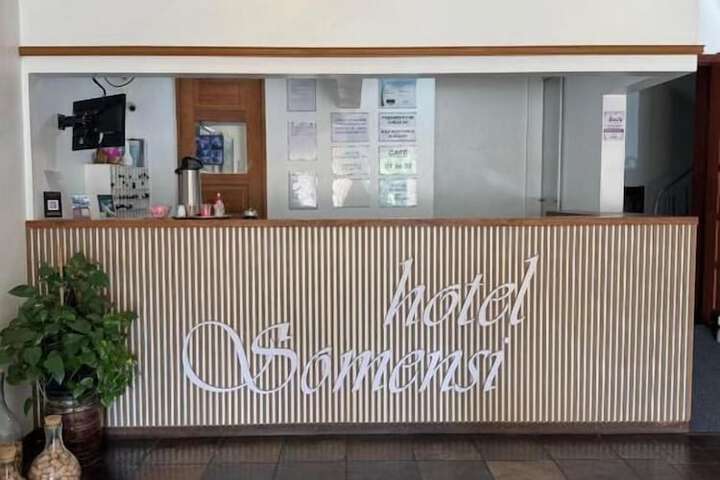 Hotel Exterior 9 of 10
