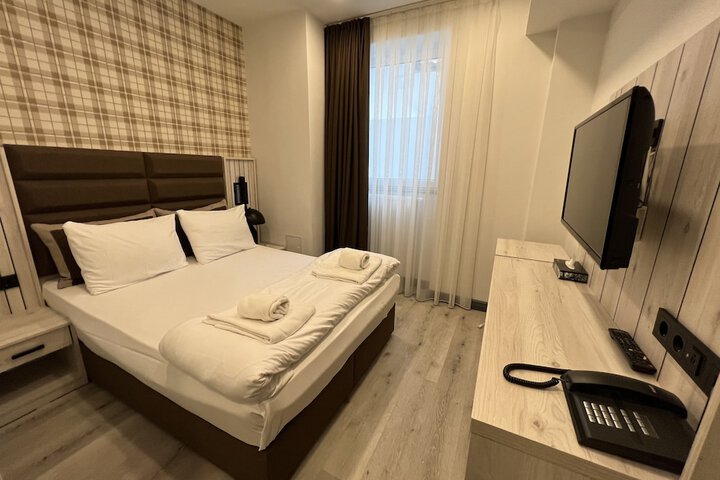 Room 2 of 23