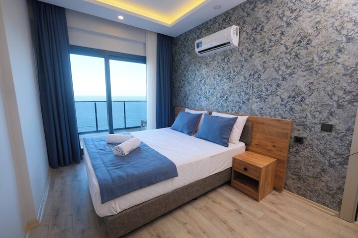 Room 7 of 33