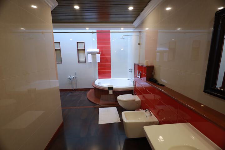 Room 25 of 49