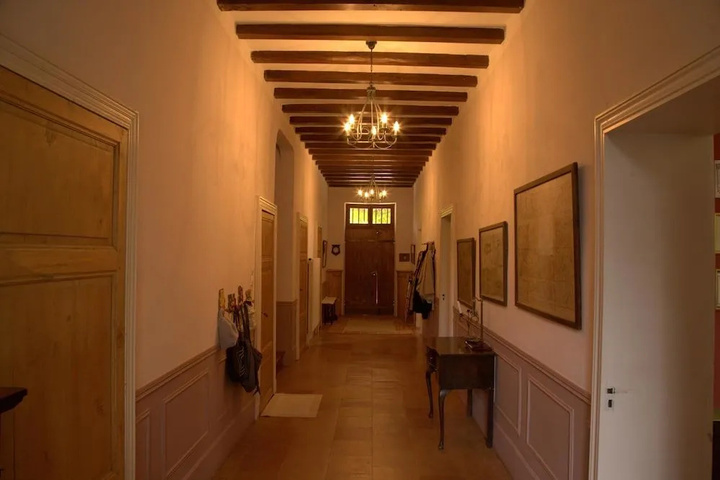 Room 7 of 10