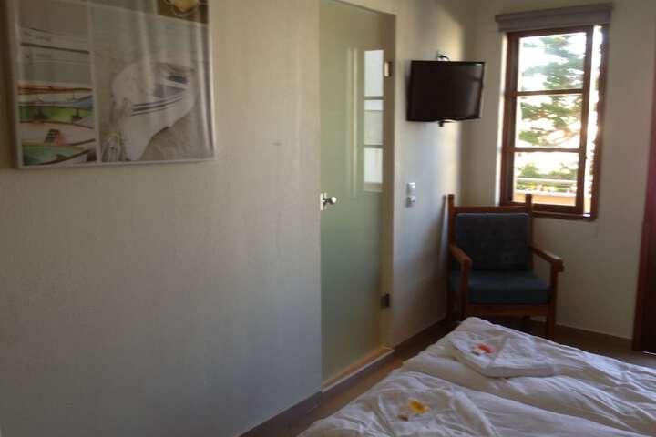 Room 4 of 78