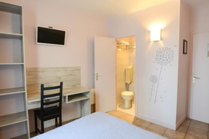 Room 12 of 23