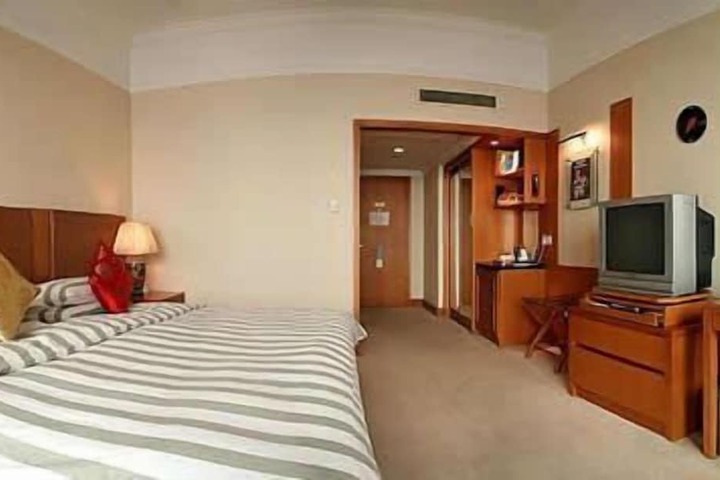 Room 10 of 38