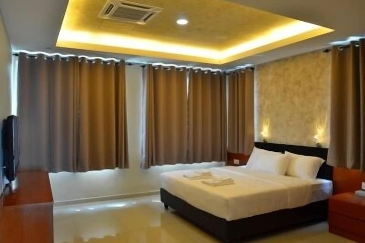 Room 13 of 34