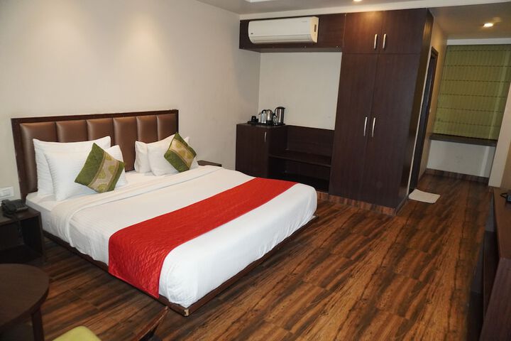 Room 6 of 25