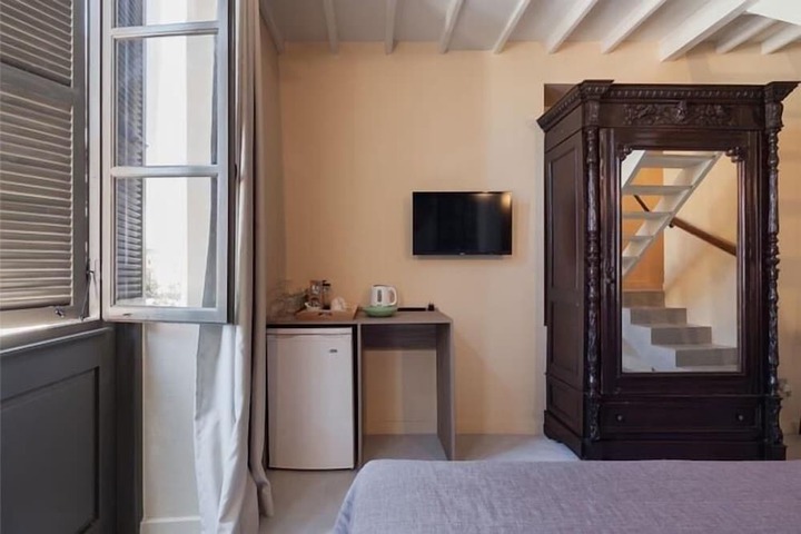 Room 35 of 128