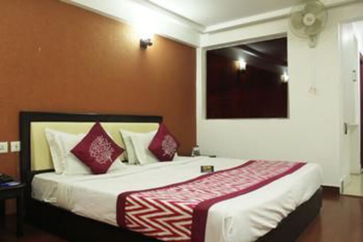 Room 6 of 14