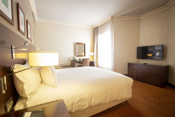 Room 3 of 60