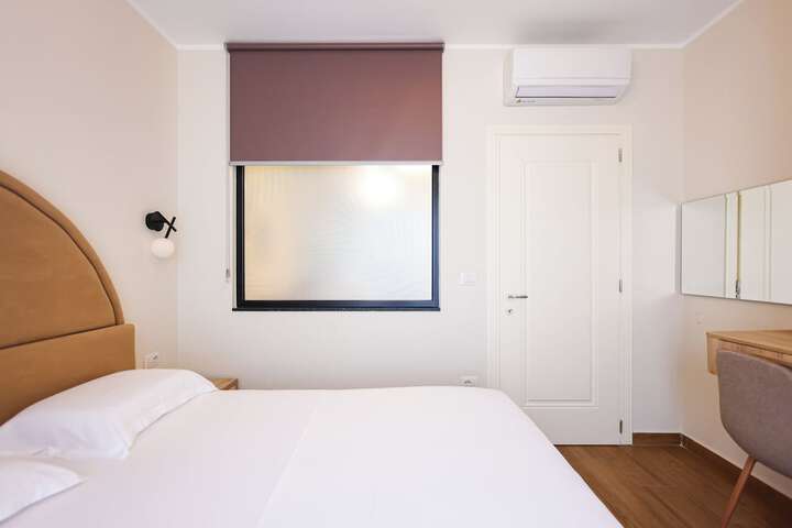 Room 44 of 162