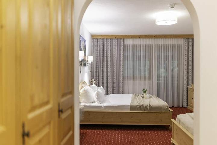 Room 53 of 117