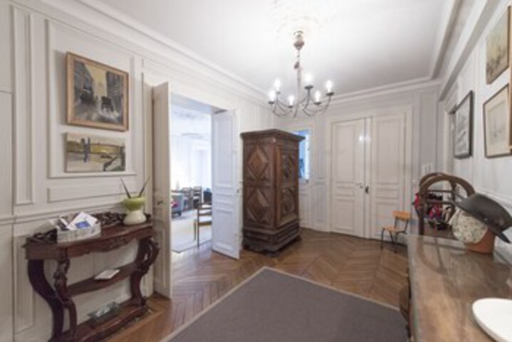 Room 8 of 19