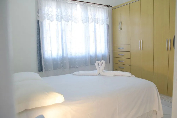 Room 4 of 18