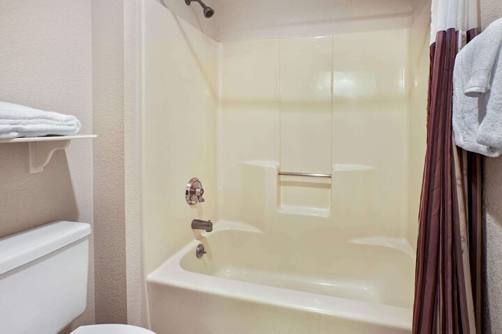 1 Double Bed Mobility Accessible (15 of 16)