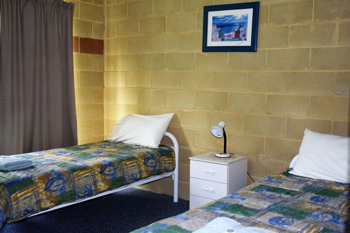 Room 2 of 20