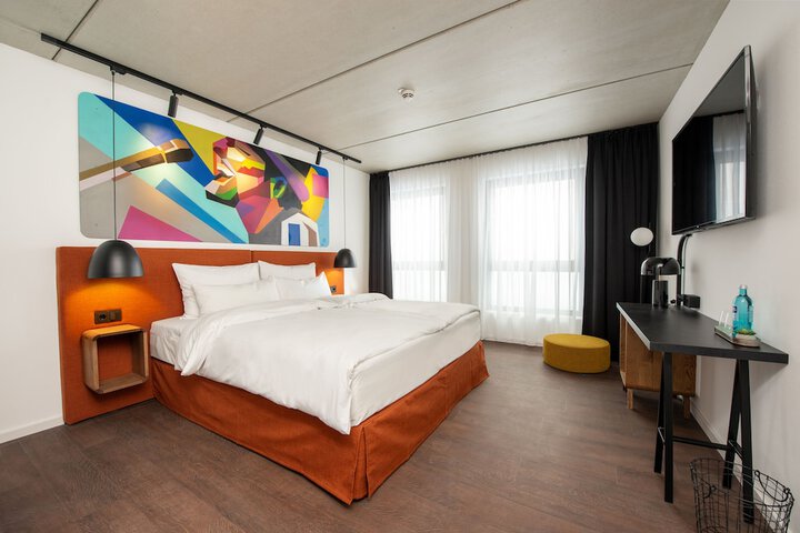 Room 7 of 14
