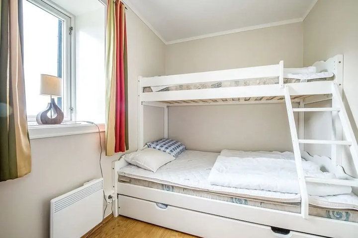 Room 6 of 27
