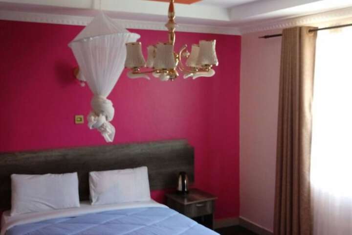 Room 7 of 18