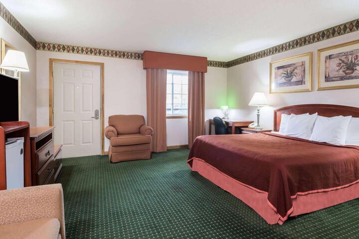 1 King Bed (10 of 14)