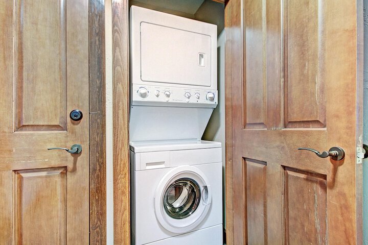 Laundry 17 of 43