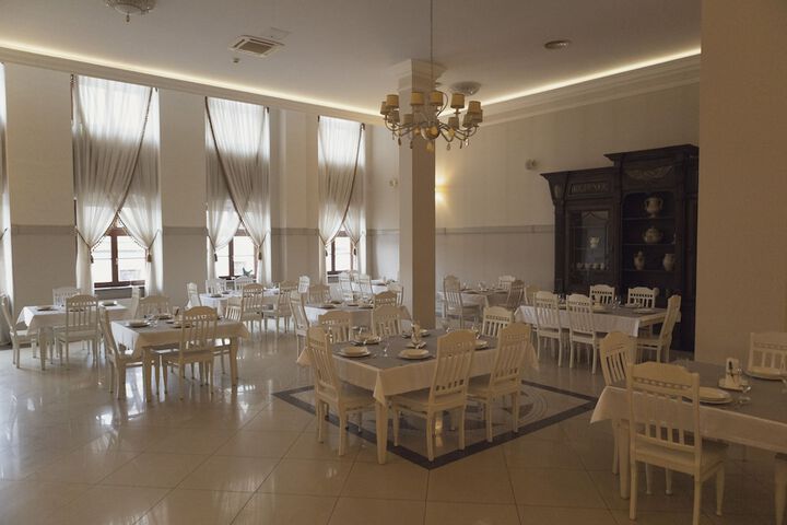 Dining 19 of 33