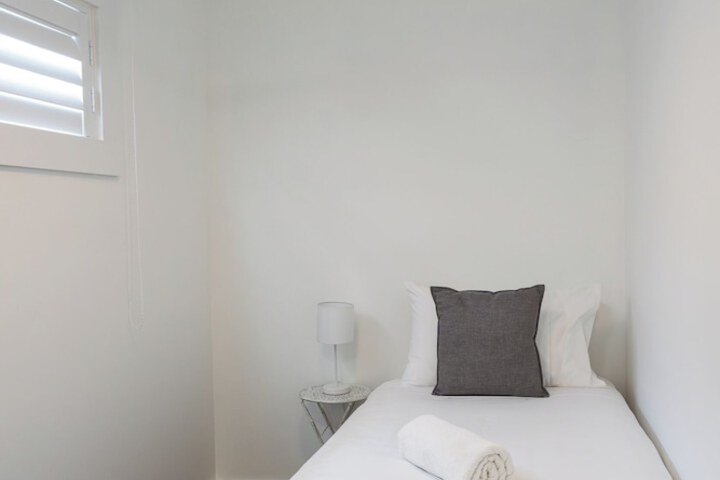 Room 28 of 65