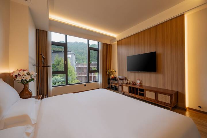 Room 3 of 80