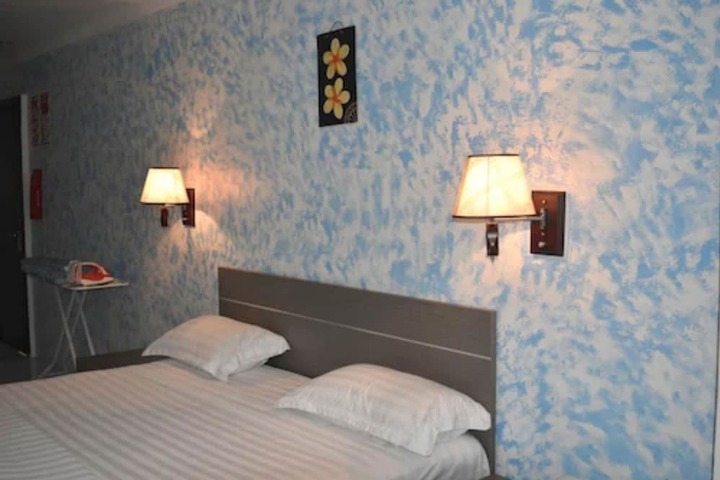 Room 8 of 37