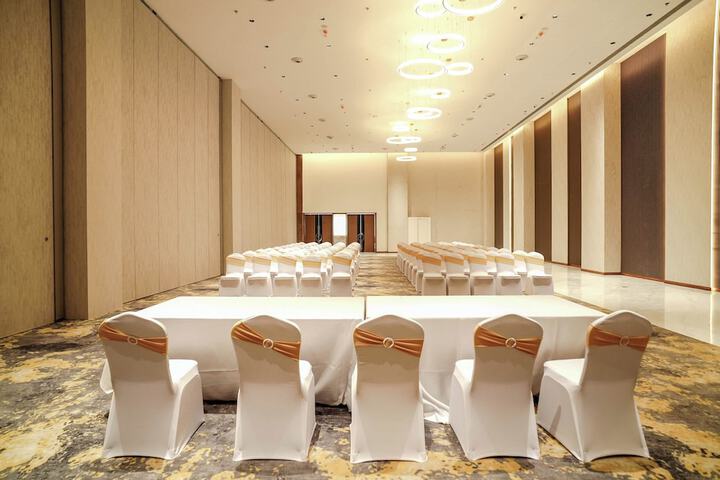 Ballroom/Hall 58 of 70