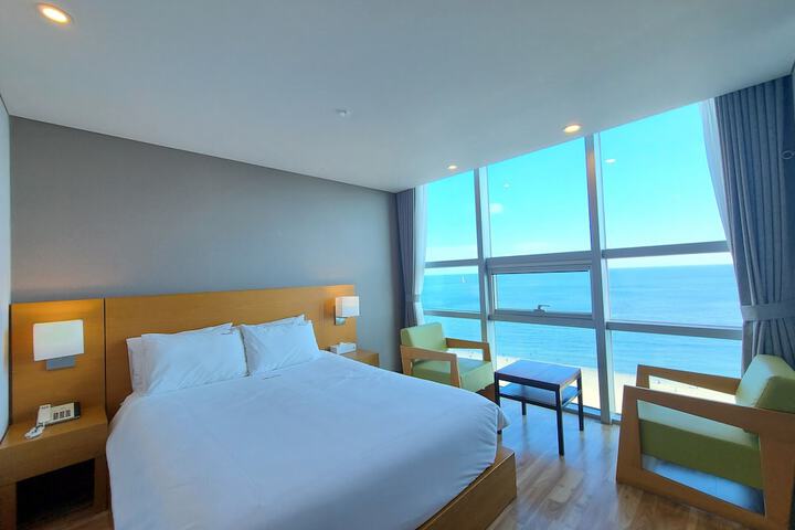 Room 52 of 66