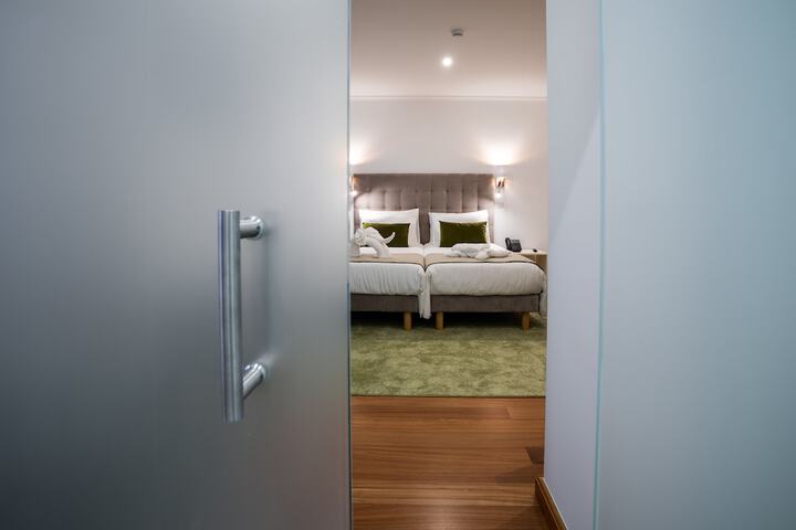 Room 9 of 85